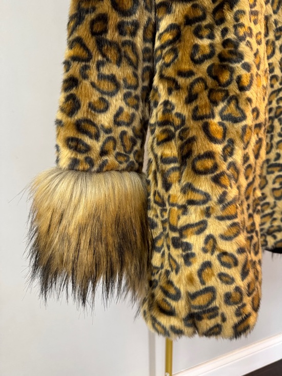 Jenniferm Leopard Print Faux Fur Coat with Trim EUC L - Picture 6 of 13